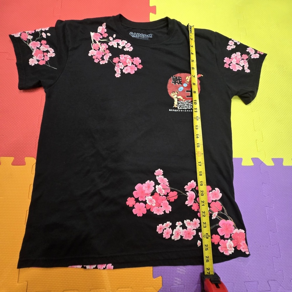 Street Fighter Capcom Graphic T-Shirt Men's Large Black Ryu Ken Pixel Sakura L - Picture 3 of 7